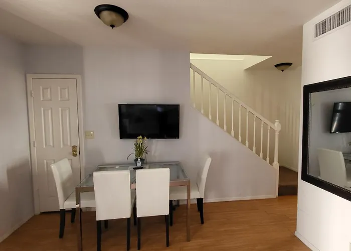 Unit 5 - At Roosevelt Row Modern 2br 2ba *